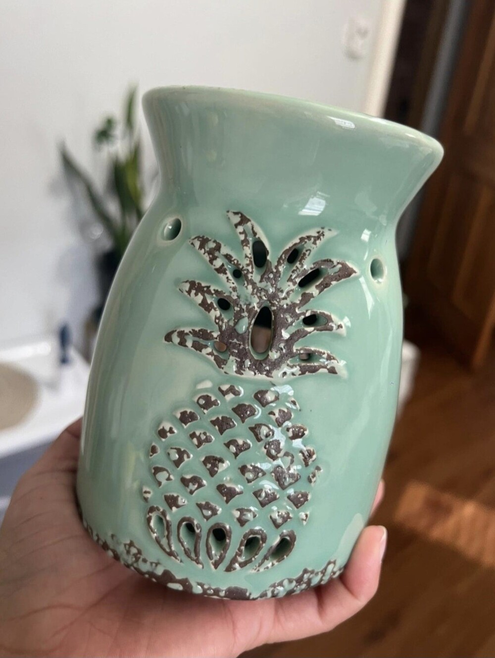 Vintage Green Mint Pineapple Ceramic Aromatherapy Diffuser Burner - Picture 2 of 10